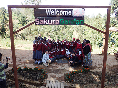 タンザニア さくら女子中学校にて自然農法圃場作り